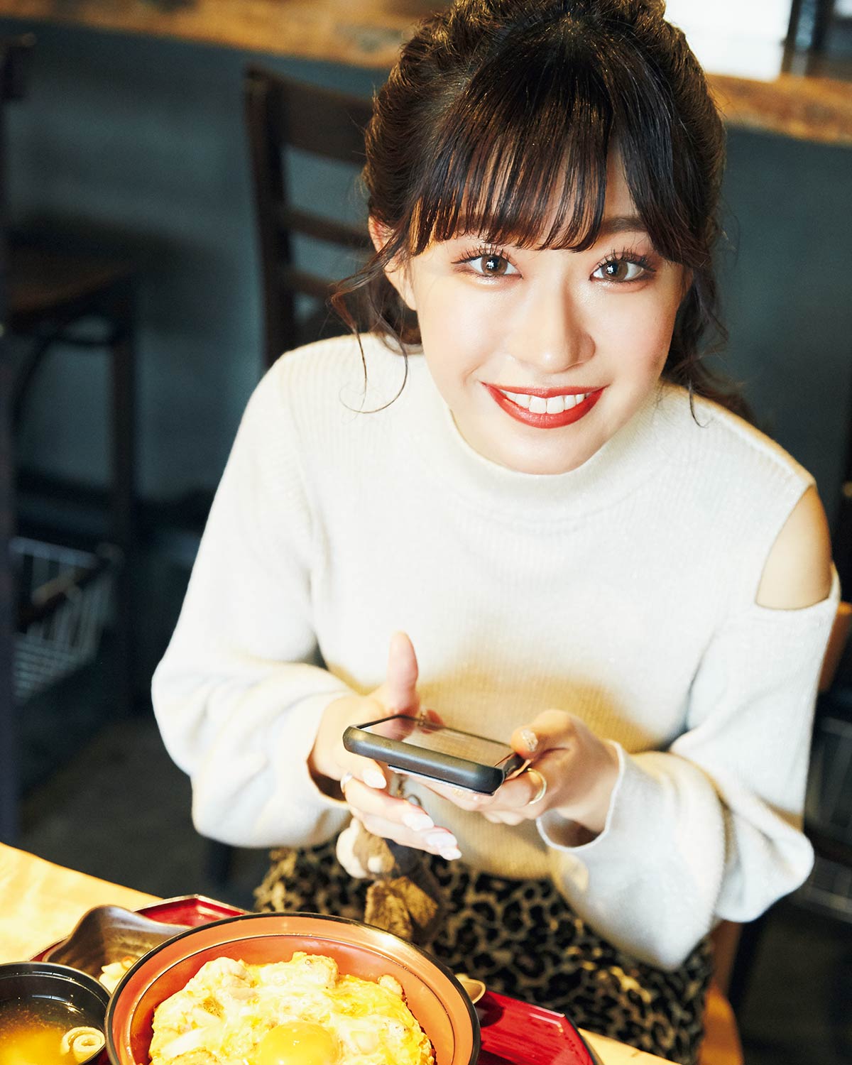 今日 あの子となにを食べにいこうか 激カワ女子図鑑 Vol 23清泉女子大学4年 大野愛実さんと親子丼を食べる ガール Fineboys Online 今日 あの子となにを食べにいこうか 激カワ女子図鑑 Vol 23清泉女子大学4年 大野愛実さんと親子丼を食べる ガール Fineboys Online