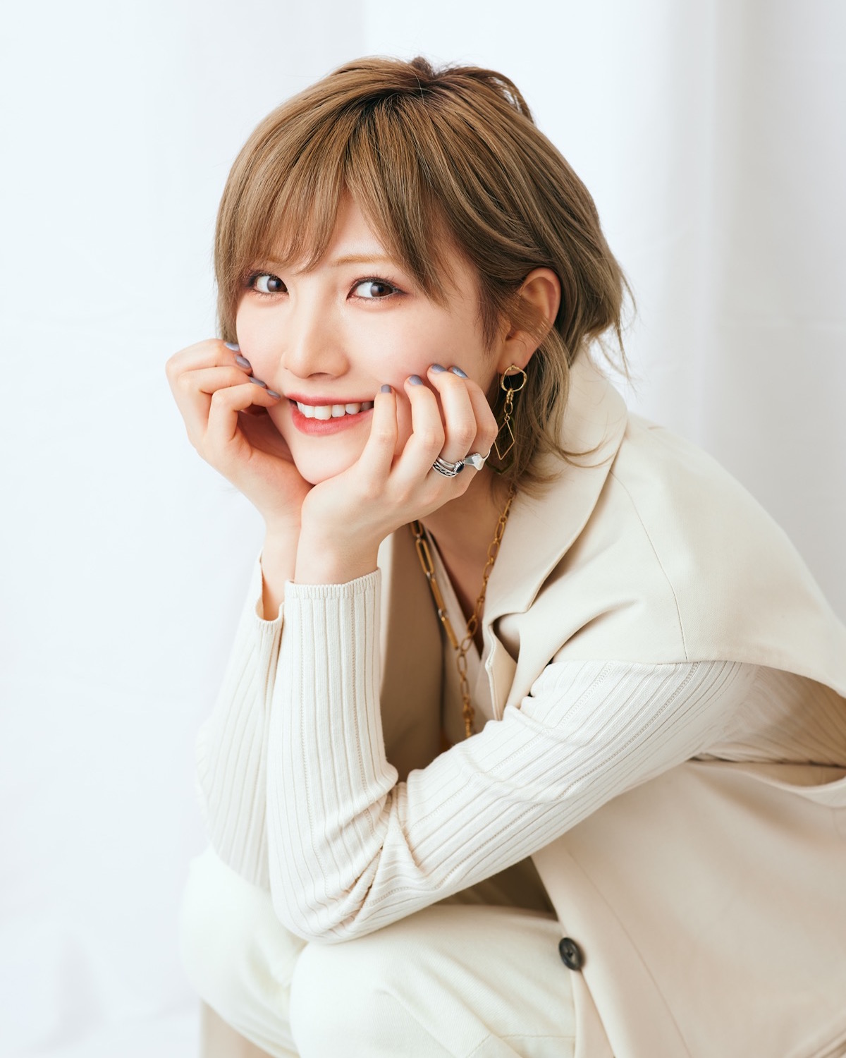 Akb48 ゆうなぁ こと村山彩希と岡田奈々 お互いの好きなところは インタビュー Fineboys Online Akb48 ゆうなぁ こと村山彩希と岡田奈々 お互いの好きなところは インタビュー Fineboys Online